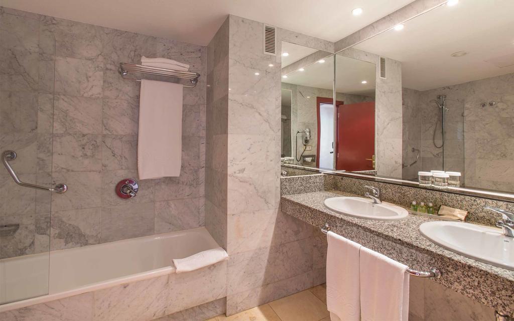 Double Room with Sea View Ground Floor (3 Adults)